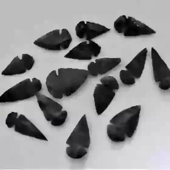 Obsidian Arrowhead Mixed Sizes Approx 2.8 to 5cm Long x 5 Pieces/Heads